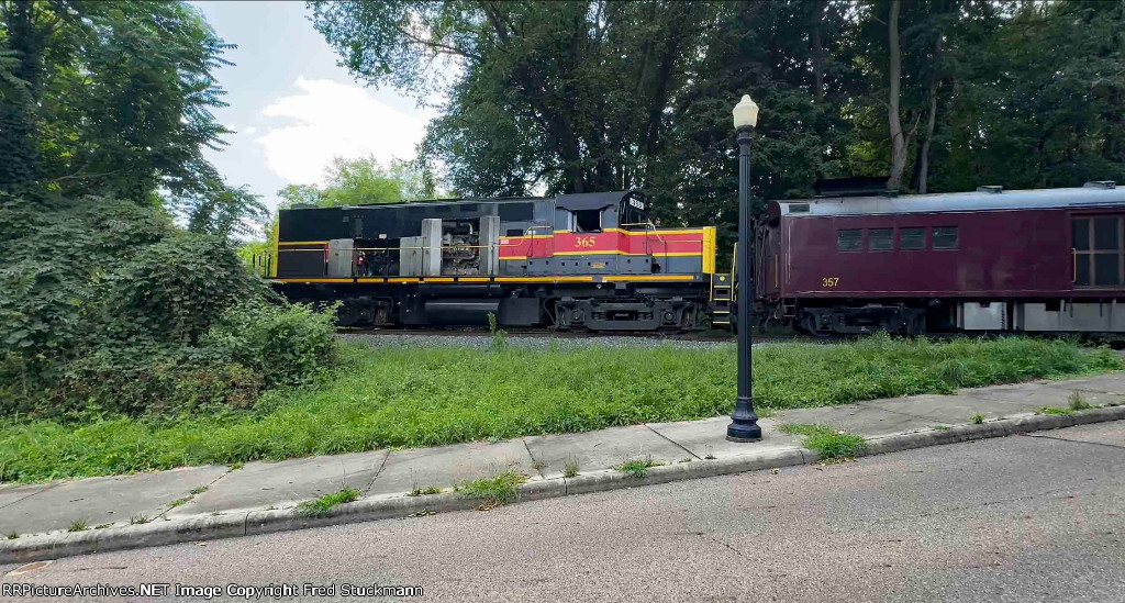 CVSR 365 is cooling it as she deadheads north.